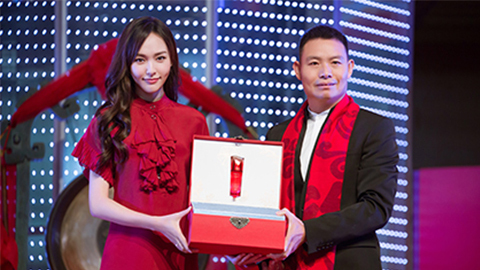 中国美正当红，凯发k8A股上市，引领新时代